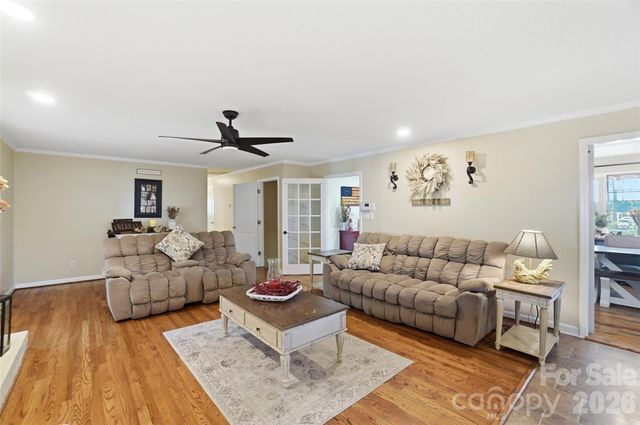 1150 Ratchford Drive, Dallas, NC 28034