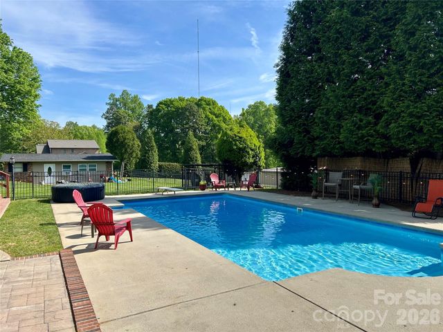 1150 Ratchford Drive, Dallas, NC 28034