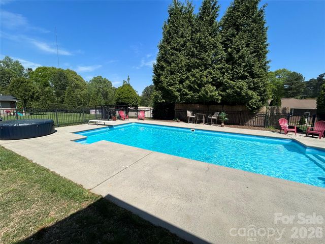 1150 Ratchford Drive, Dallas, NC 28034