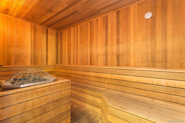 40-26 college point blvd 12i, Flushing, NY 11354