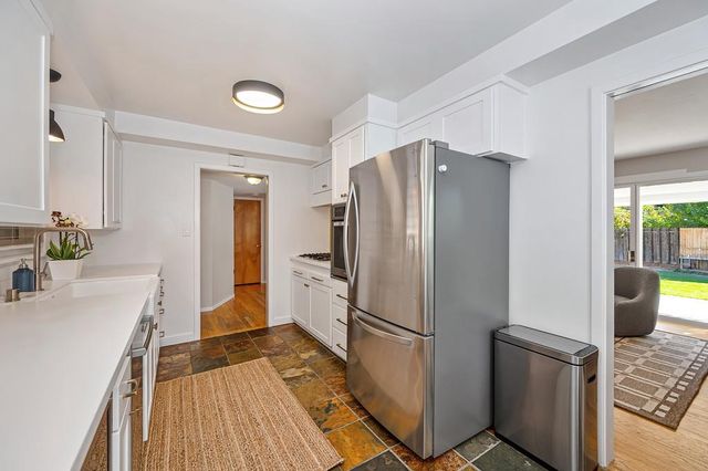 5613 Kingston Way, Sacramento, CA 95822