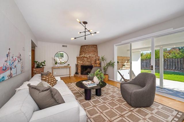 5613 Kingston Way, Sacramento, CA 95822