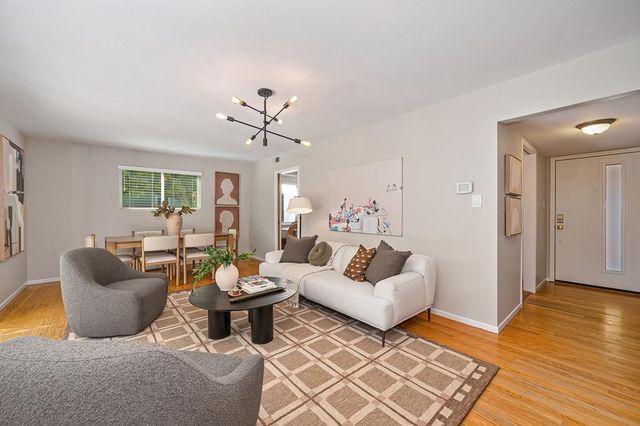 5613 Kingston Way, Sacramento, CA 95822