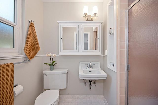 5613 Kingston Way, Sacramento, CA 95822