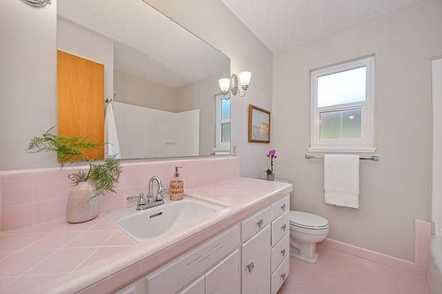 5613 Kingston Way, Sacramento, CA 95822