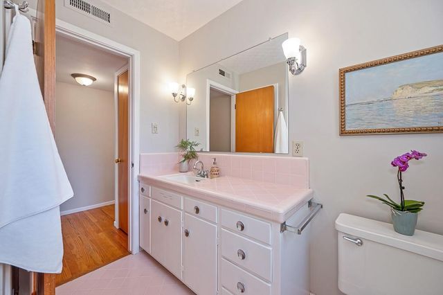 5613 Kingston Way, Sacramento, CA 95822