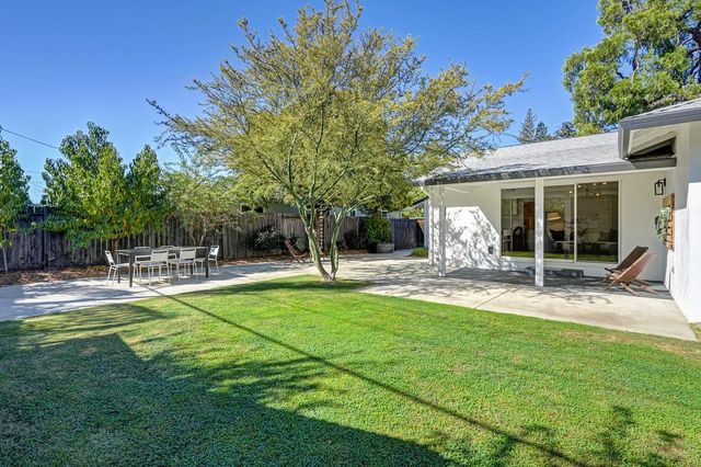 5613 Kingston Way, Sacramento, CA 95822