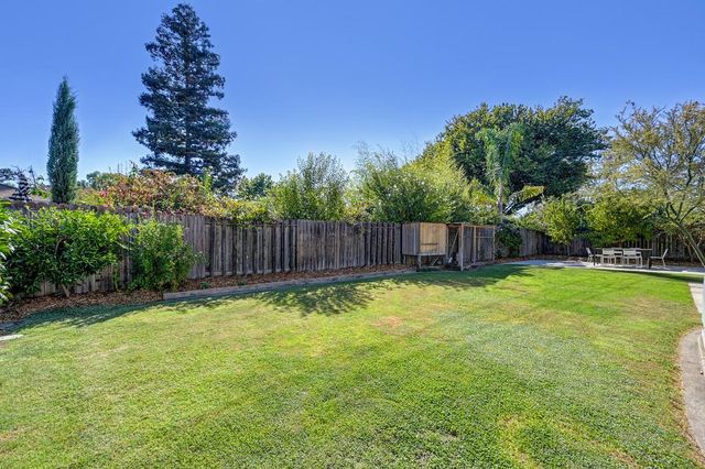 5613 Kingston Way, Sacramento, CA 95822