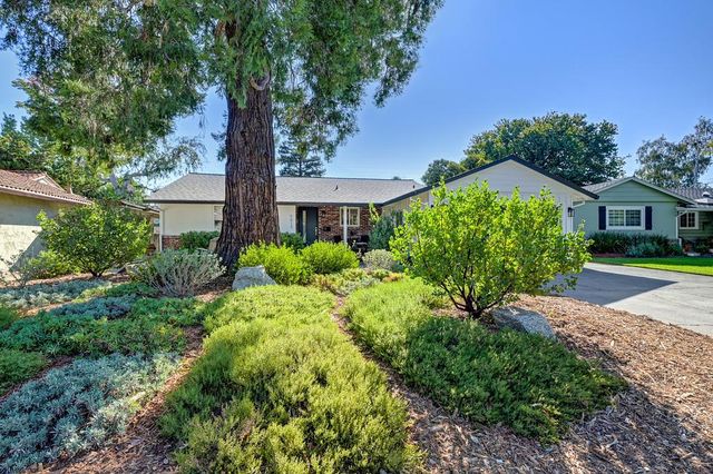5613 Kingston Way, Sacramento, CA 95822
