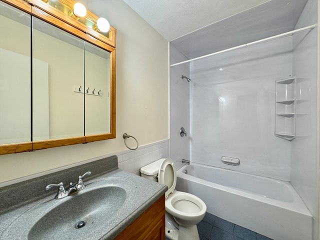 25 Greentree Ln 43, Weymouth, MA 02190