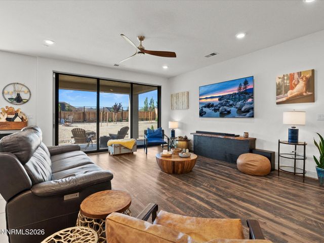 319 Grafton Drive, Sparks, NV 89441