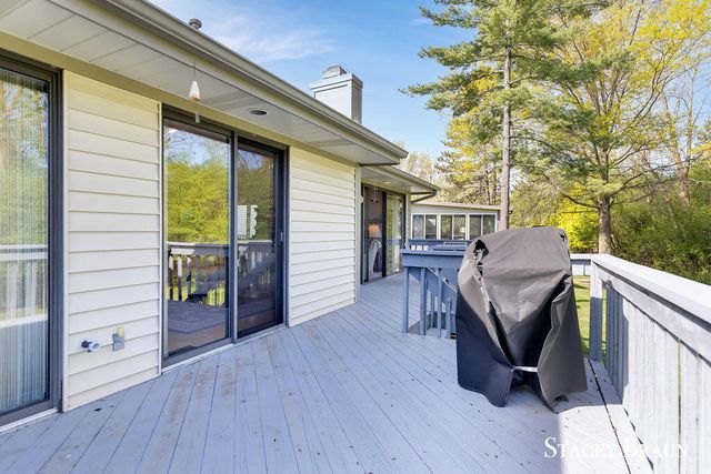2735 Mulford Drive SE, Grand Rapids, MI 49546
