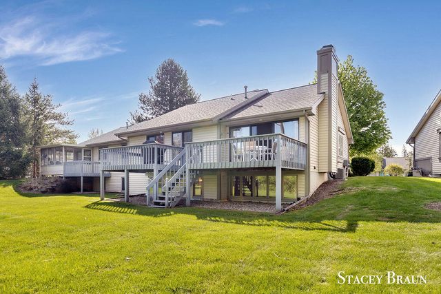 2735 Mulford Drive SE, Grand Rapids, MI 49546