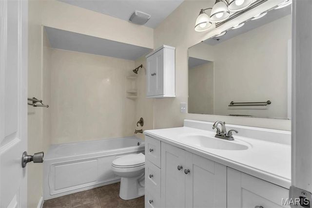 409 E 11th Street E, Washington, MO 63090
