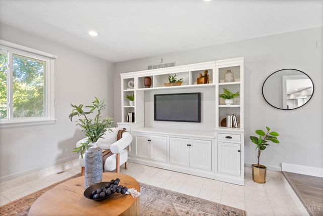 9528 Croton Drive, Montgomery, OH 45242