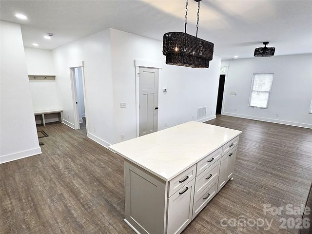 774 8th Street NE, Hickory, NC 28601