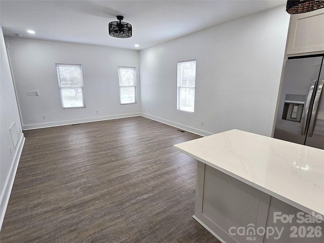 774 8th Street NE, Hickory, NC 28601