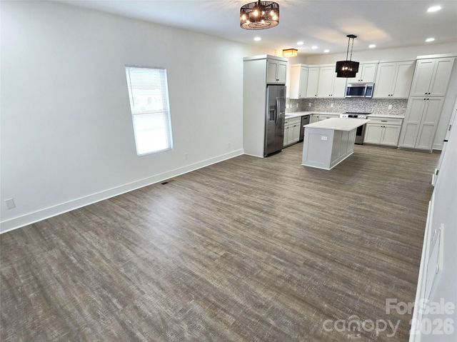 774 8th Street NE, Hickory, NC 28601