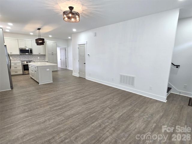 774 8th Street NE, Hickory, NC 28601