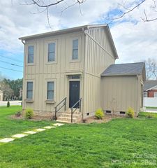 774 8th Street NE, Hickory, NC 28601