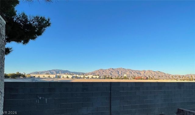 7716 Pine Falls Drive, Las Vegas, NV 89149