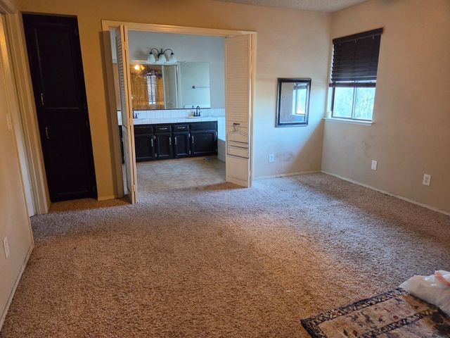 467 W Tenaya Avenue, Clovis, CA 93612