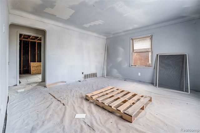 33619 Forest Street, Wayne, MI 48184