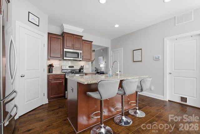 8737 Aspinwall Drive, Charlotte, NC 28216