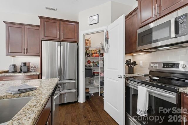 8737 Aspinwall Drive, Charlotte, NC 28216