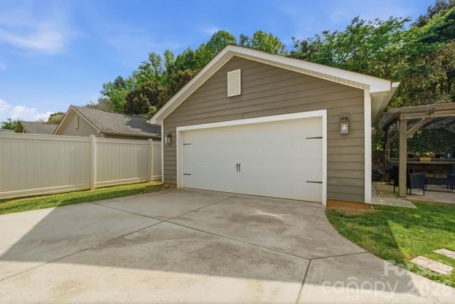 8737 Aspinwall Drive, Charlotte, NC 28216