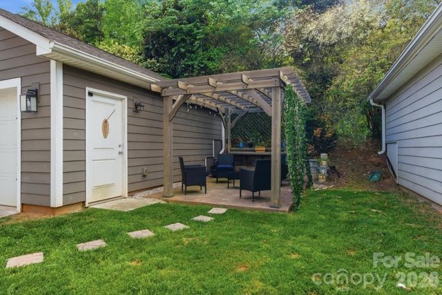 8737 Aspinwall Drive, Charlotte, NC 28216