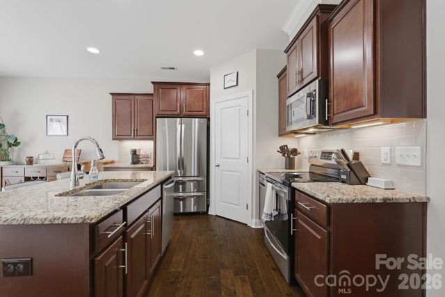 8737 Aspinwall Drive, Charlotte, NC 28216