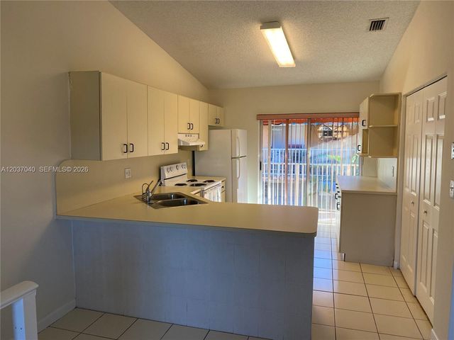 3566 W 80th St 202-57, Hialeah, FL 33018