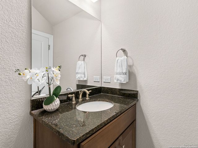 101 El Cielo, Boerne, TX 78006