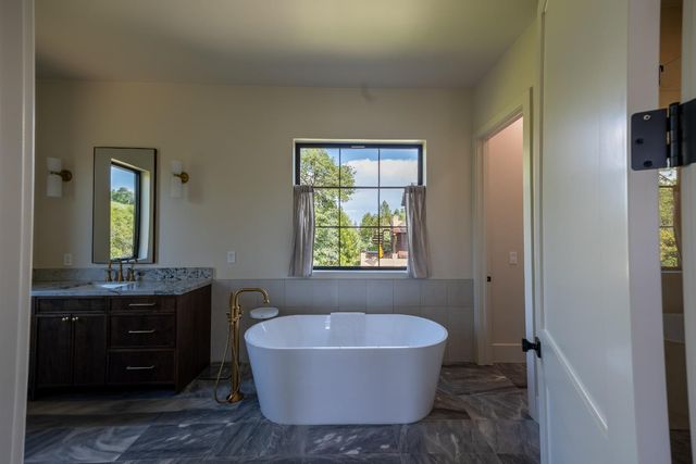 13628 Finch Ct, Auburn, CA 95603