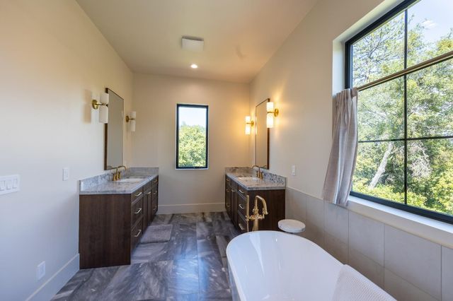 13628 Finch Ct, Auburn, CA 95603