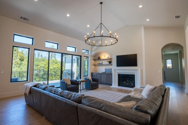 13628 Finch Ct, Auburn, CA 95603