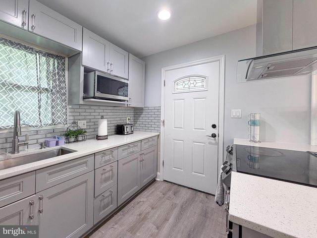 4902 91ST PL, Lanham, MD 20706