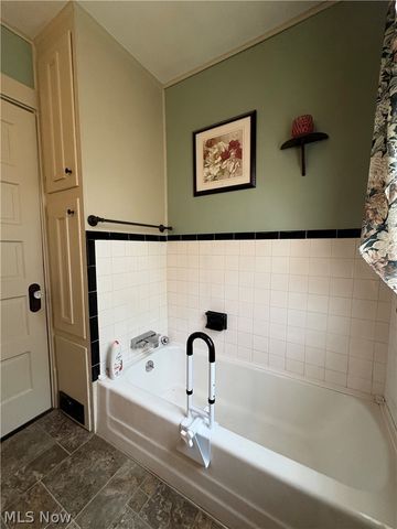 465 Saint Leger Avenue, Akron, OH 44305