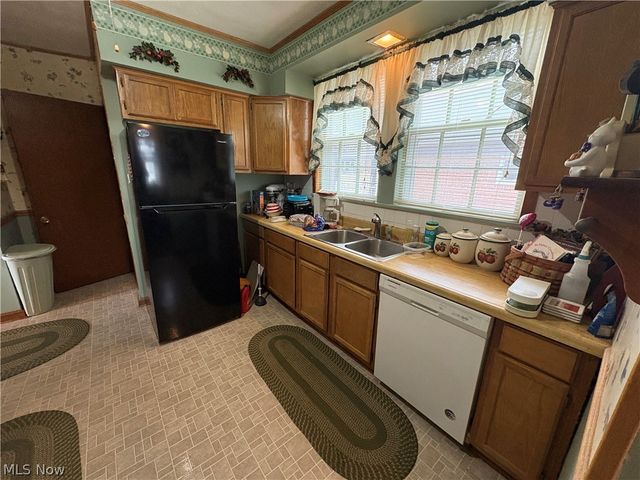 465 Saint Leger Avenue, Akron, OH 44305