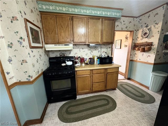 465 Saint Leger Avenue, Akron, OH 44305