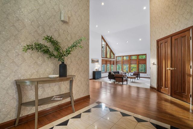 3055 Carriage Lane, Columbus, OH 43221