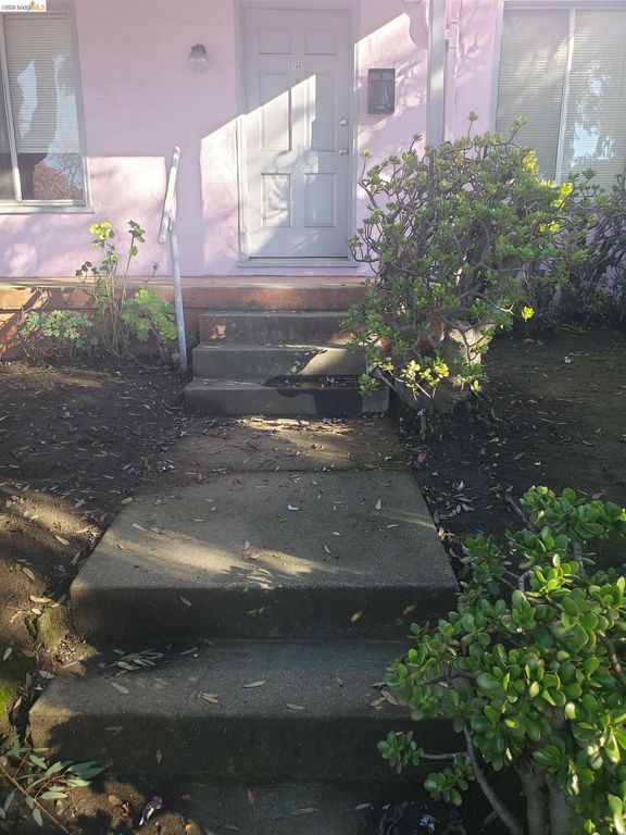 1402 Berkeley Way, Berkeley, CA 94702