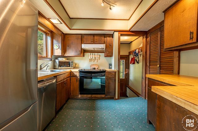 22 Dewey Avenue, Piercefield, NY 12973