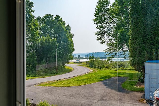 22 Dewey Avenue, Piercefield, NY 12973