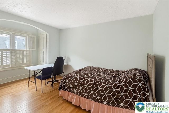 40 Delaware Drive, Easton, PA 18042