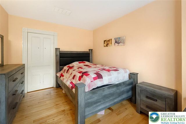 40 Delaware Drive, Easton, PA 18042