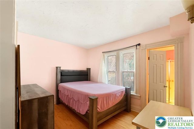 40 Delaware Drive, Easton, PA 18042