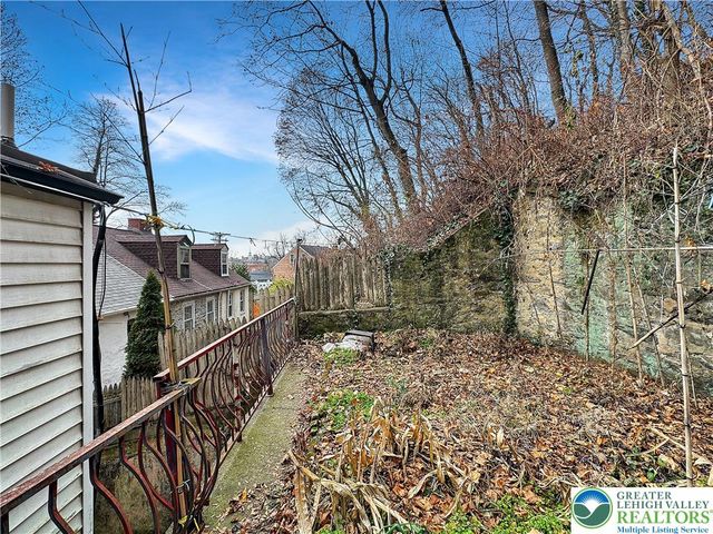 40 Delaware Drive, Easton, PA 18042