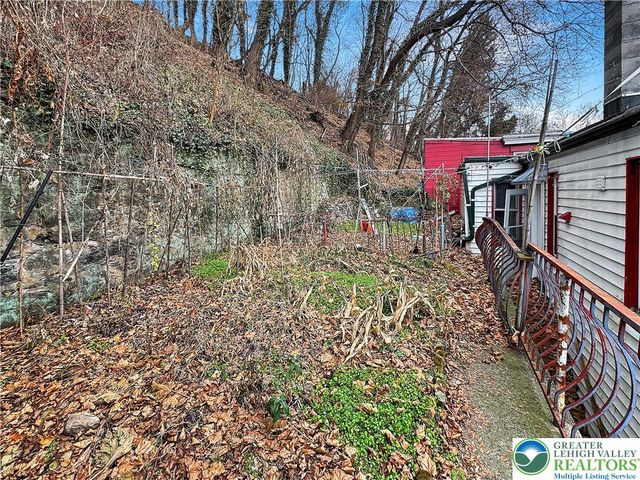 40 Delaware Drive, Easton, PA 18042